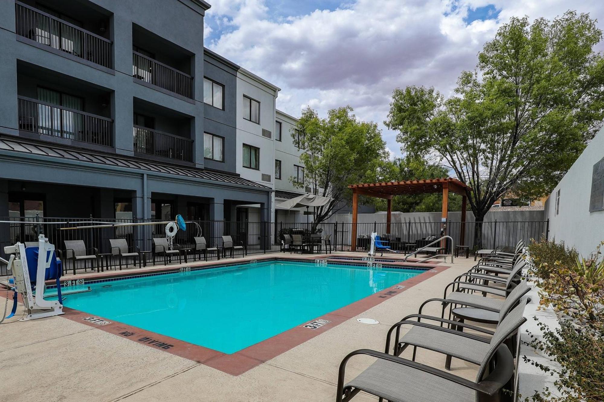 Отель Courtyard El Paso Airport Экстерьер фото