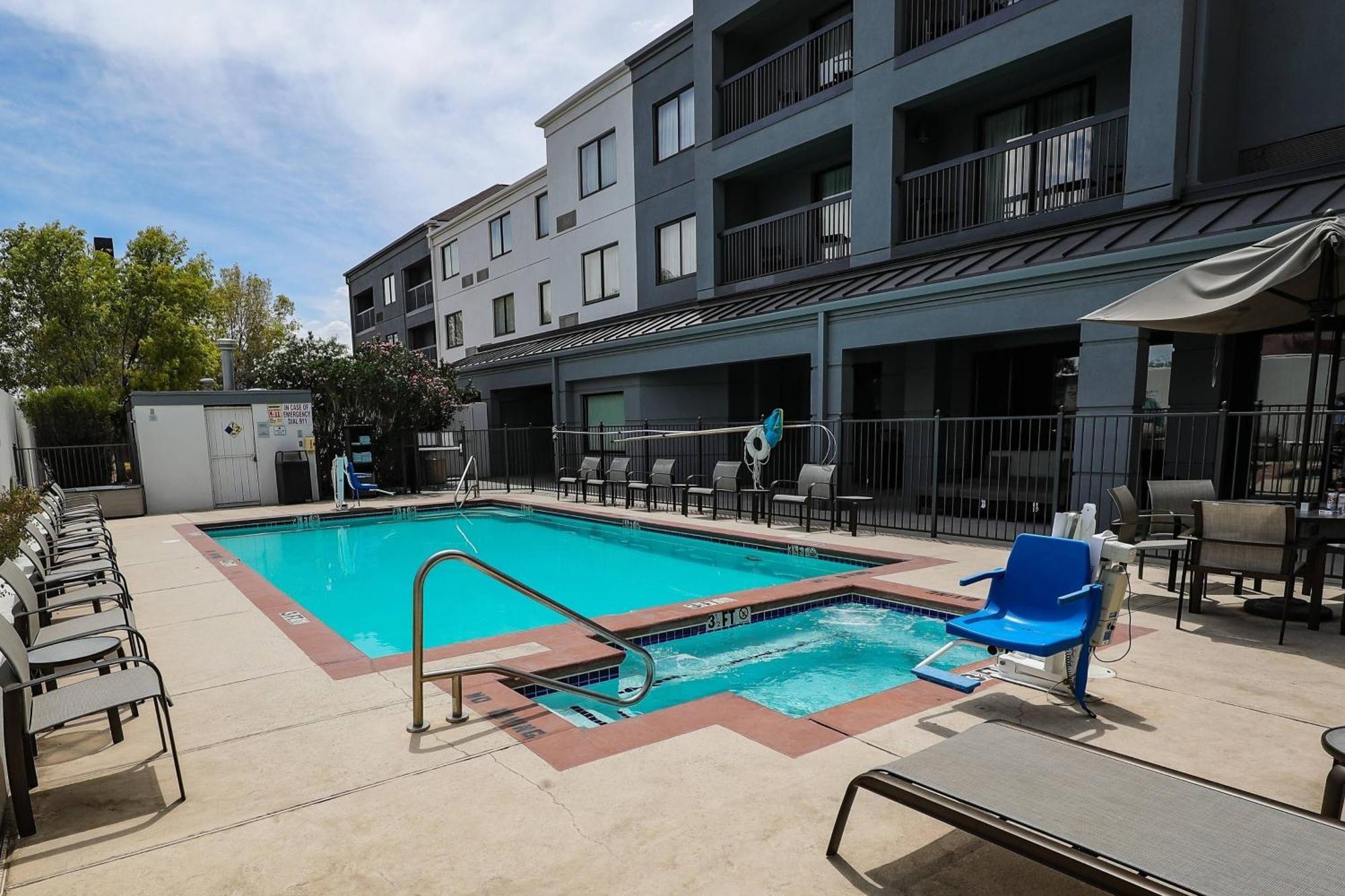 Отель Courtyard El Paso Airport Экстерьер фото